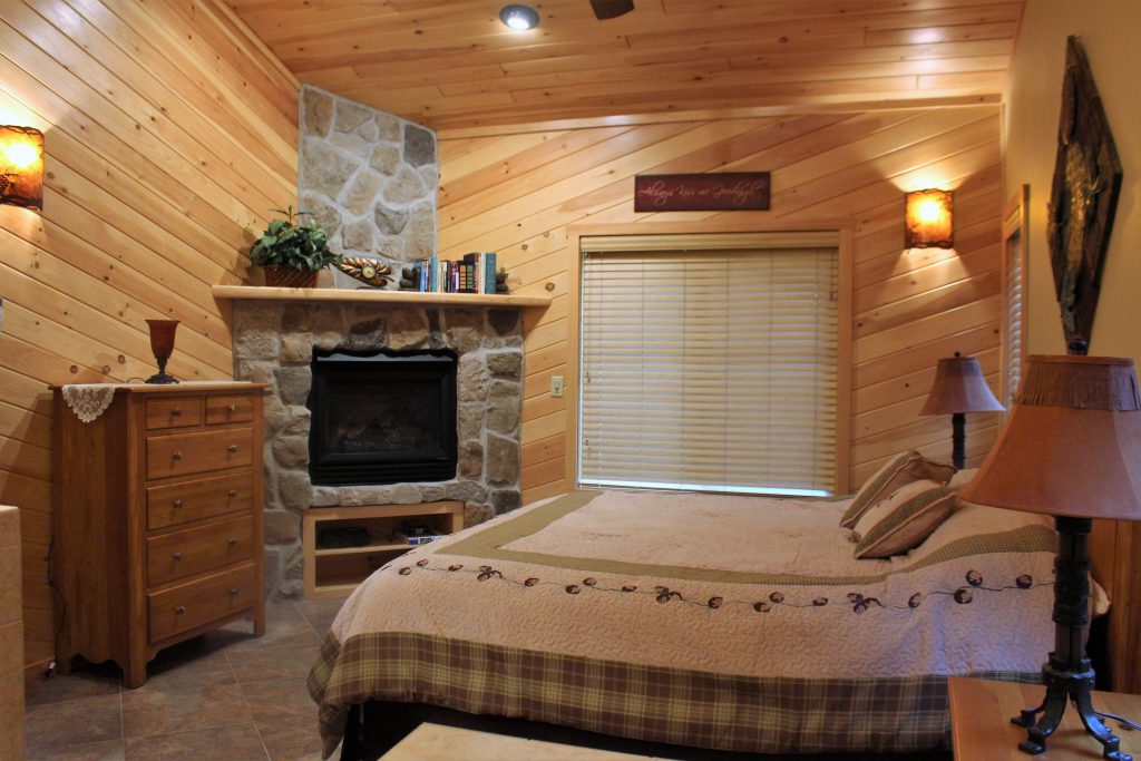 Ely Minnesota Cabin Rentals-Romantic Honeymoon-Riverveiw Cabin-River Point Resort