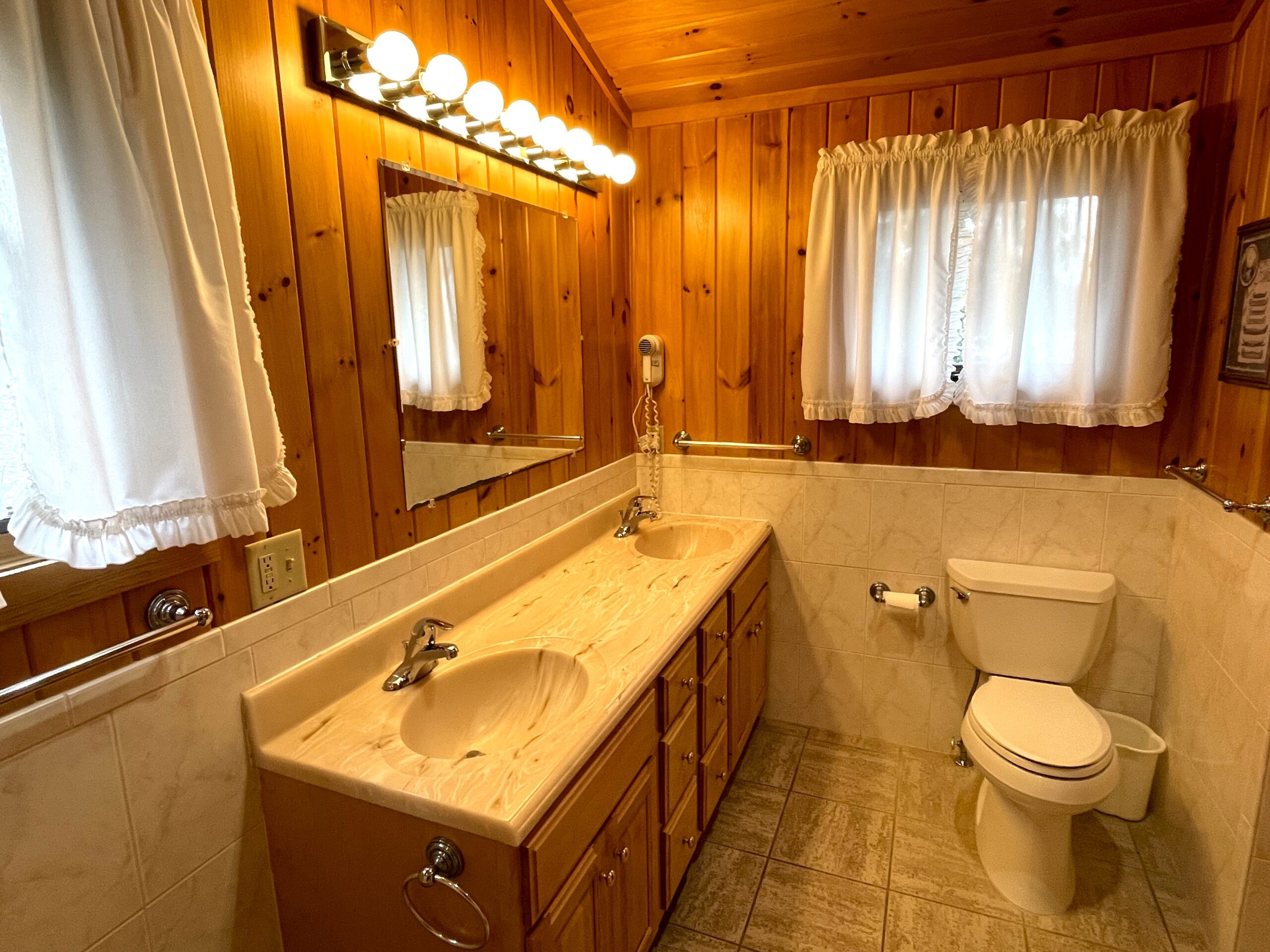 Minnesota Vacation Home Cabins-River Point Resort-Bayport Whirlpool Bathroom