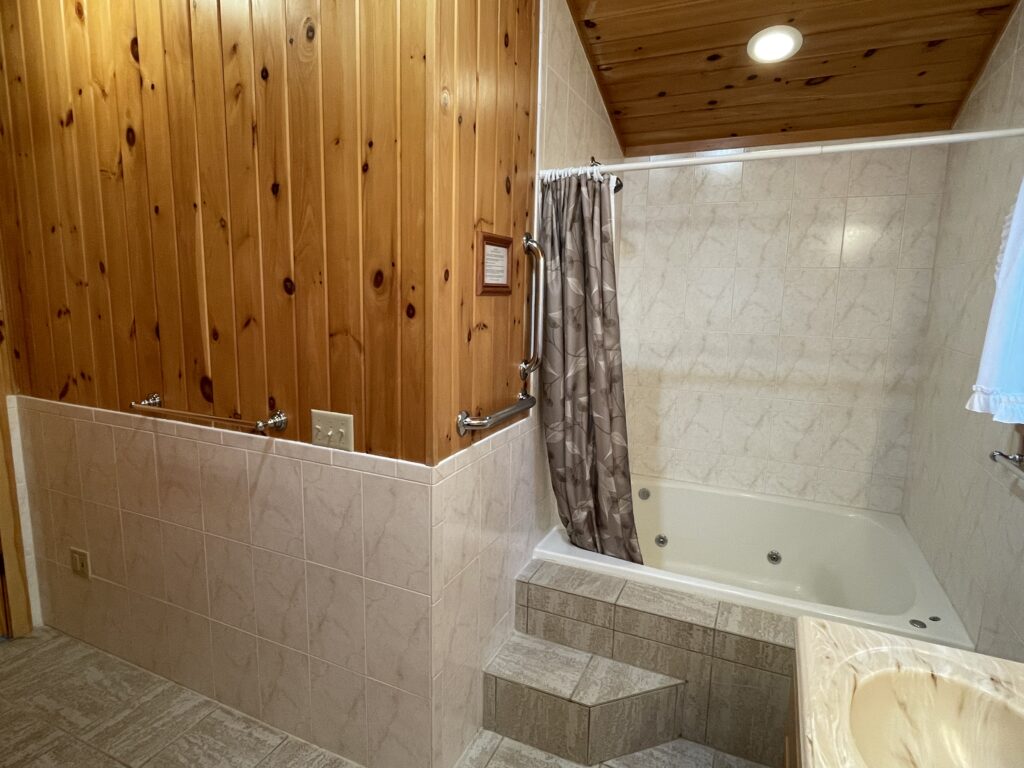 Minnesota Vacation Home Cabins-River Point Resort-Bayport Whirlpool Bathroom
